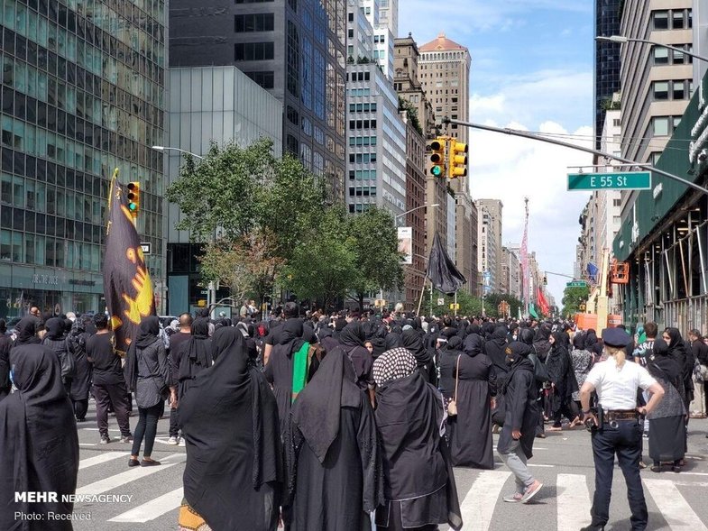 اهتزاز پرچم امام حسین (ع) در قلب نیویورک +عکس