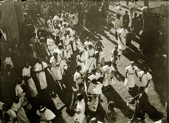 مراسم قمه زنی در روز عاشورا در دوره قاجار