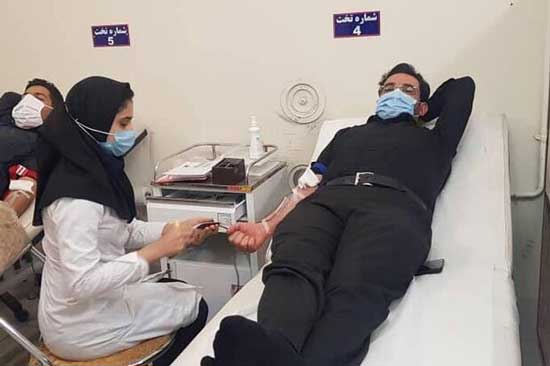 وزیر ارتباطات خون اهدا کرد +عکس