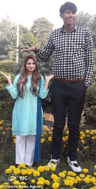 جوان ۲.۵ متری که غول پاکستان لقب گرفت +تصاویر