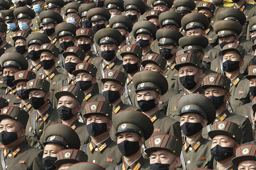 رژه نظامی با ماسک در کره شمالی+عکس