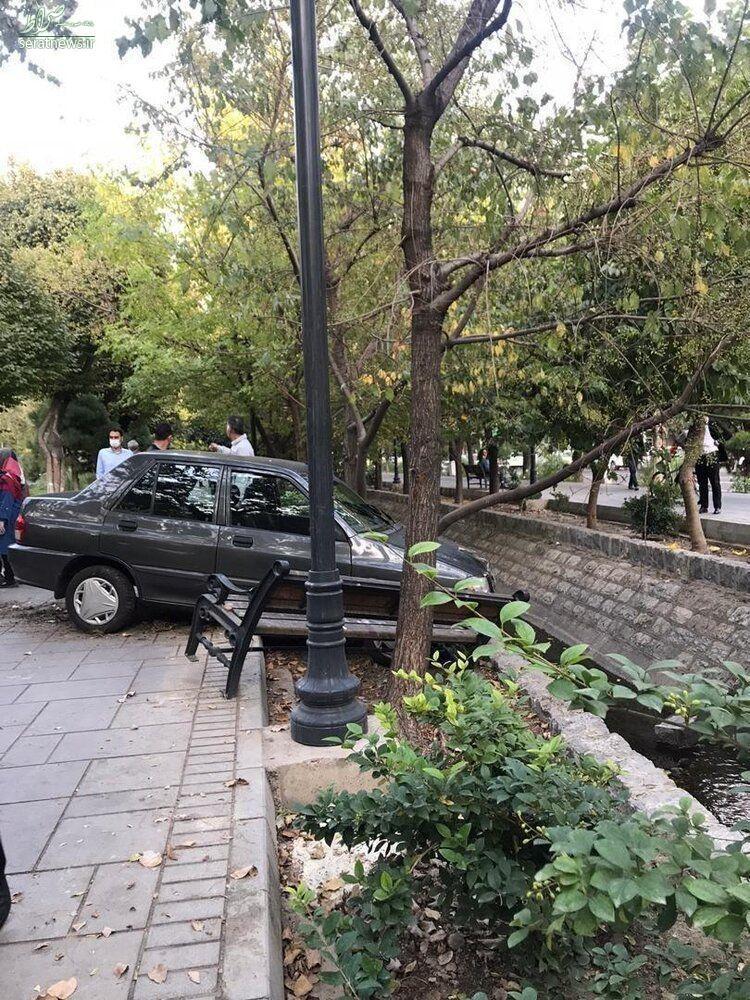 تصادف عجیب در بلوار کشاورز تهران +عکس