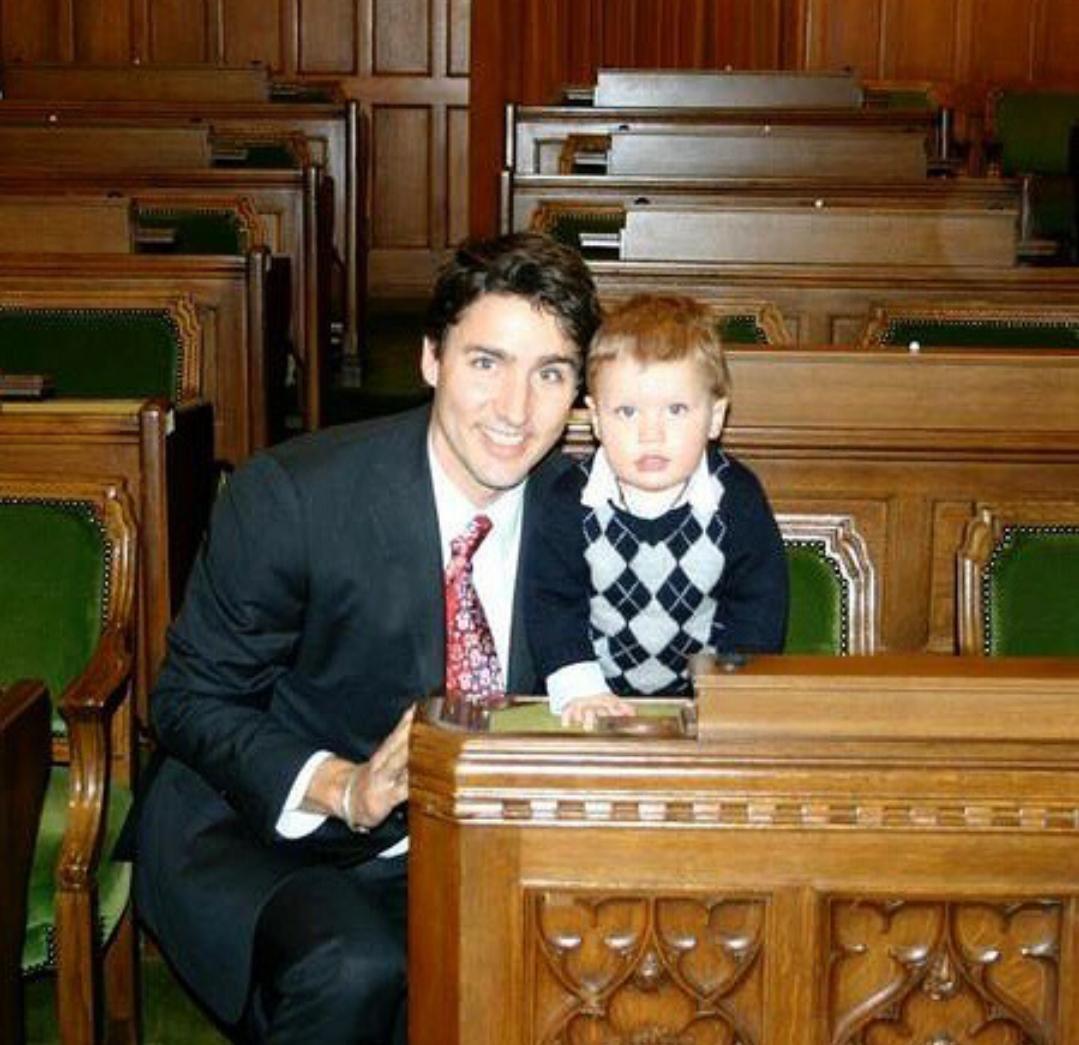 دو عکس منتخب نخست وزیر کانادا برای تولد ۱۳ سالگی پسرش