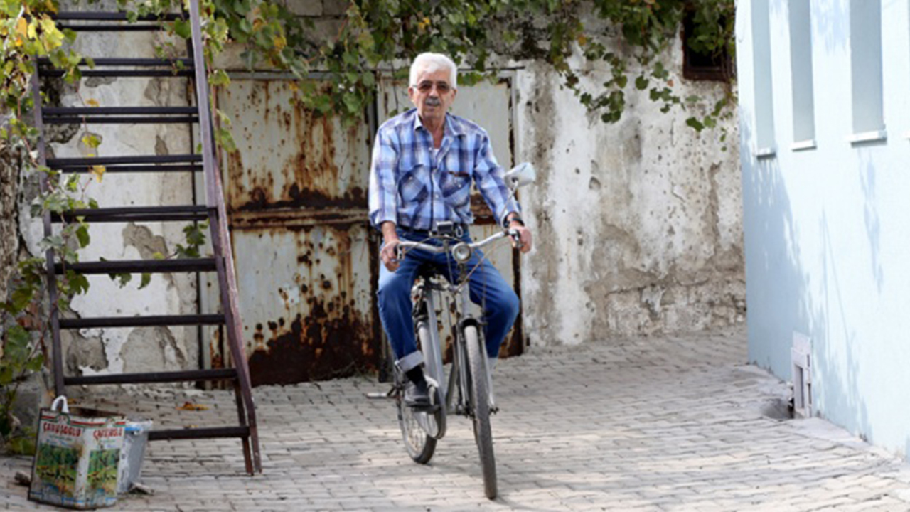 وفاداری ۵۰ ساله یک مرد به دوچرخه‌اش+عکس