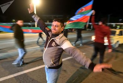 شادی مردم آذربایجانی پس از توافق صلح قره باغ+تصاویر