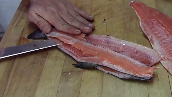 ترفندی عالی برای پاک کردن ماهی