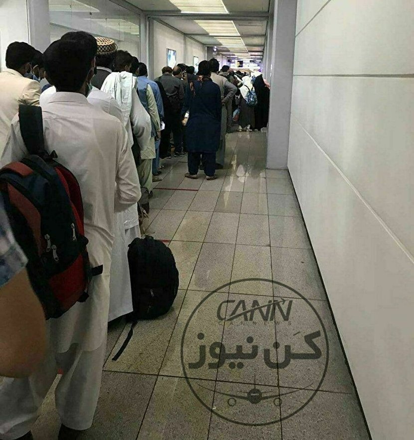 ازدحام جمعیت برای تست کرونا در فرودگاه امام (ره)+عکس