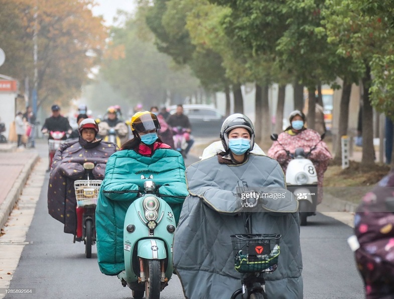 پوشش جالب موتورسواران چینی در هوای سرد +عکس