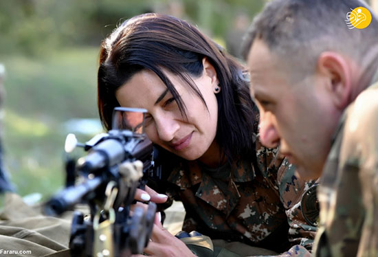 همسر نخست‌وزیر ارمنستان دست به اسلحه شد