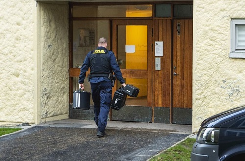 بازداشت مادر سوئدی به اتهام حبس ۳۰ساله پسرش+عکس