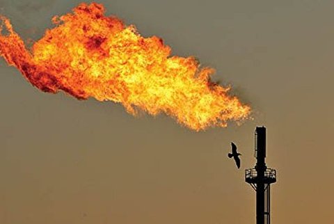فیلم جالبی از نحوه روشن کردن مشعل‌ میدان نفتی