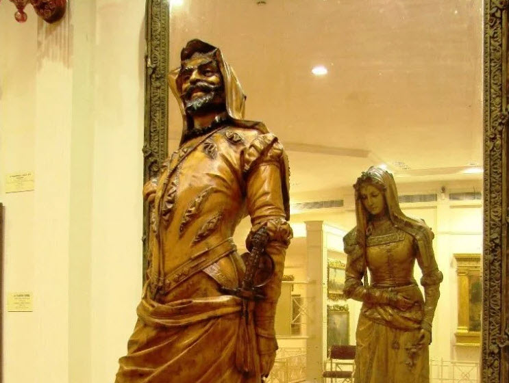 یکی از زیباترین مجسمه‌های چوبی دنیا: مجسمه اهریمن و مارگاریتا در هند