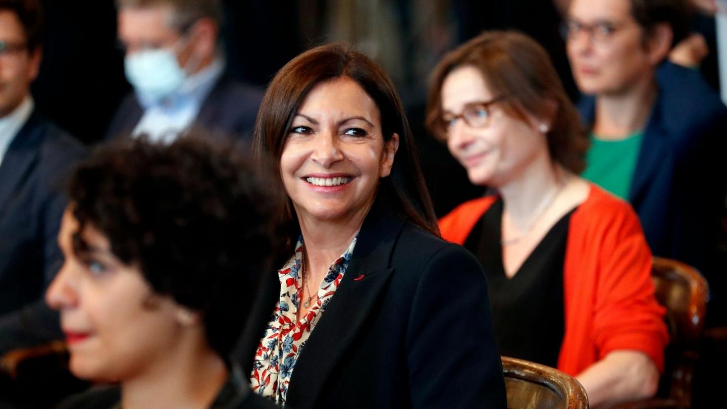 شهردار پاریس بابت استخدام زنان جریمه شد!