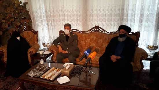 حضور وزیر دفاع در منزل شهید فخری‌زاده+عکس