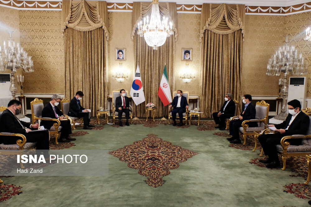 دست به قلم بودن دیپلمات های کره جنوبی در تهران+ عکس