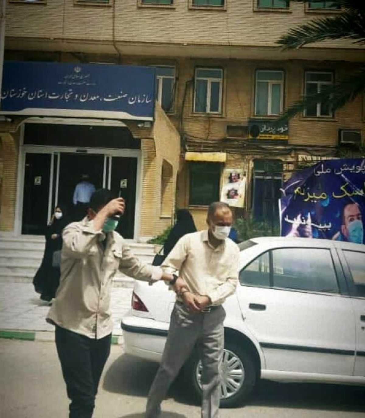 لحظه دستگیری مدیر دولتی در خوزستان +عکس
