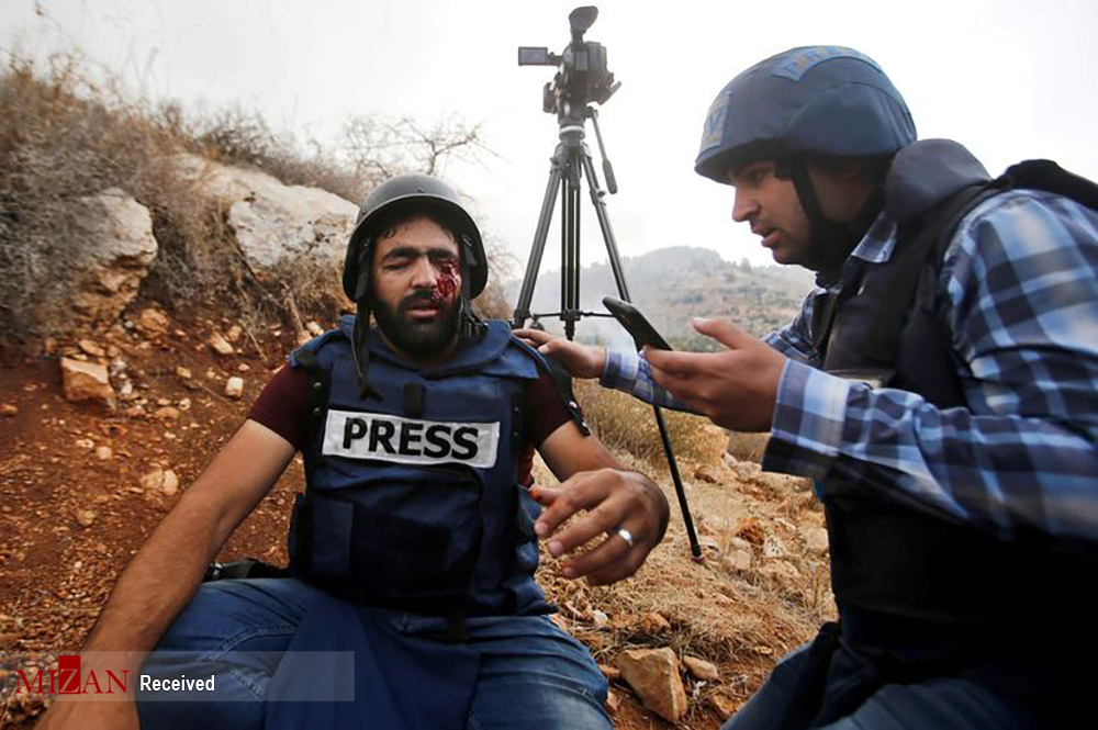 سختی های کار خبرنگاران + عکس