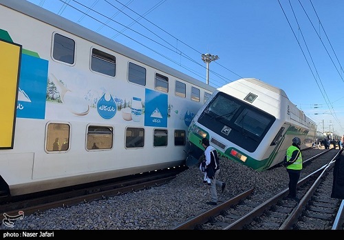 تصاویری داغ از برخورد دوقطار متروی کرج_تهران