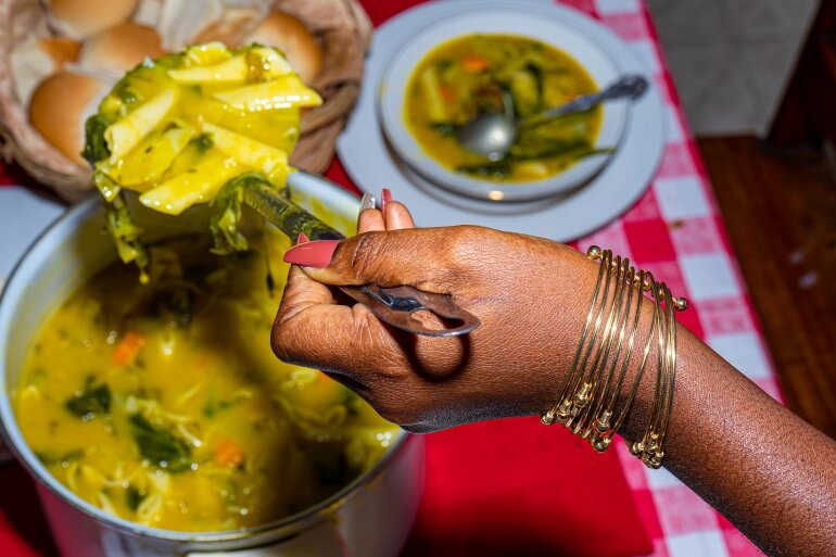 جشن پایان استعمار و برده‌داری درهاییتی با یک سوپ مخصوص