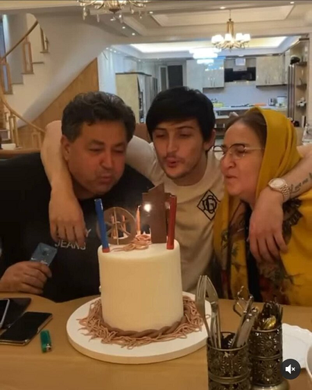 جشن تولد سردار آزمون در کنار خانواده