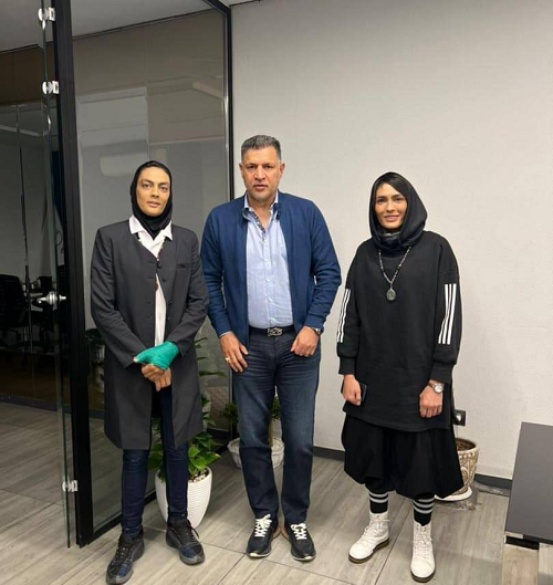 خواهران قهرمان در کنار شهریار فوتبال ایران