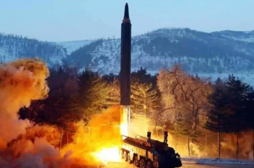 تصویری از لحظه پرتاب موشک بالستیک جدید کره شمالی