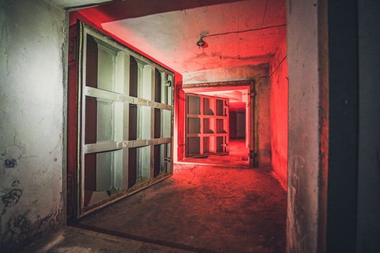 عکاسی که با عکس‌هایش ما را به بازدید شهر زیرزمینی اسرارآمیز تفلیس در دوران شوروی می‌برد