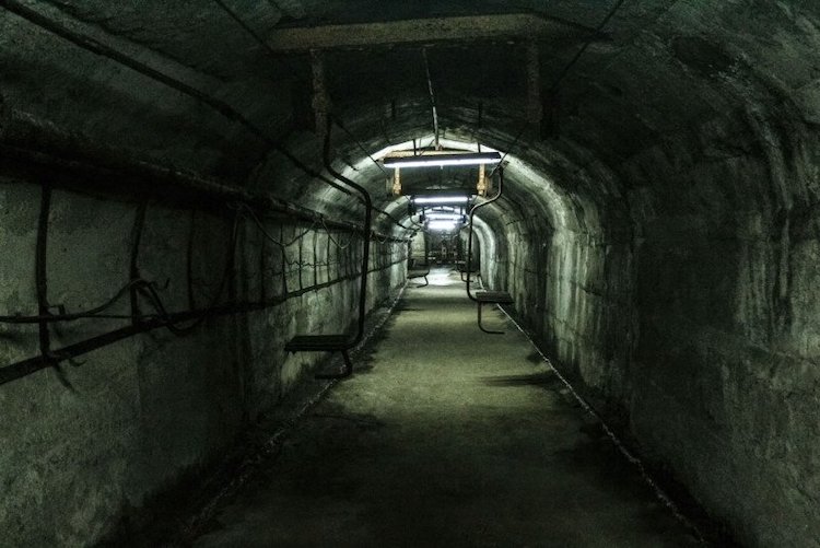 عکاسی که با عکس‌هایش ما را به بازدید شهر زیرزمینی اسرارآمیز تفلیس در دوران شوروی می‌برد