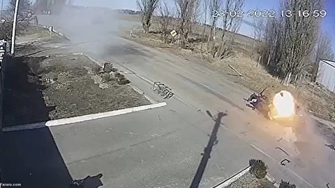 هدف قرار دادن خودروی زوج سالمند اوکراینی با تانک!