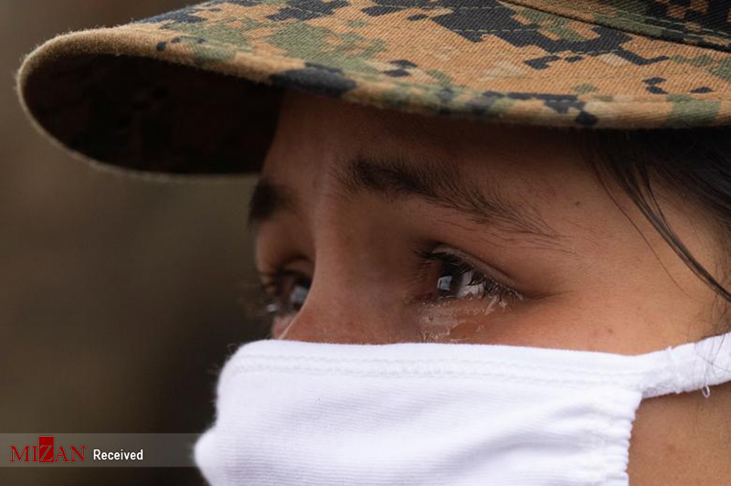 گریه زن نظامی از تمرینات سخت + عکس