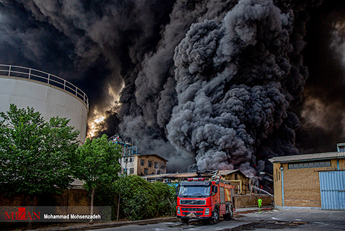 آتش‌سوزی در کارخانه تولید الکل+عکس