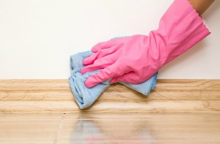 ۴ روش حرفه‌ای برای نظافت قرنیز