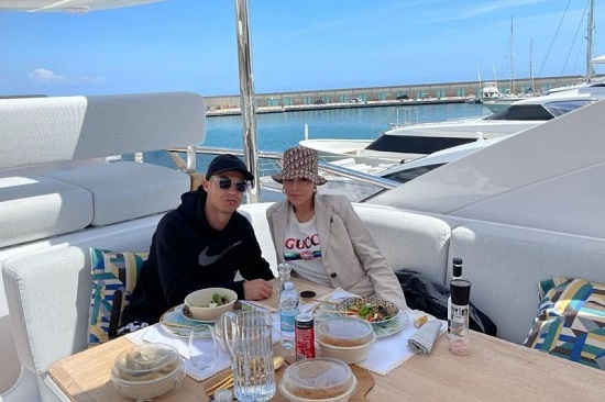 تفریح رونالدو و نامزدش در قایق لاکچری