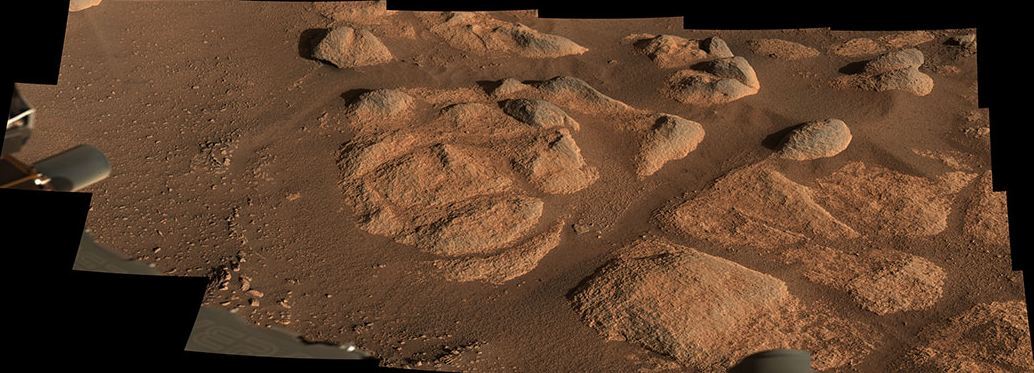 تصاویری از پیدا کردن سنگ‌های مرموز توسط مریخ نورد استقامت ناسا