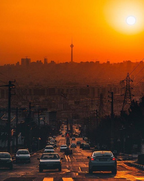 ثبت لحظه‌ای دیدنی از غروب آفتاب در تهران
