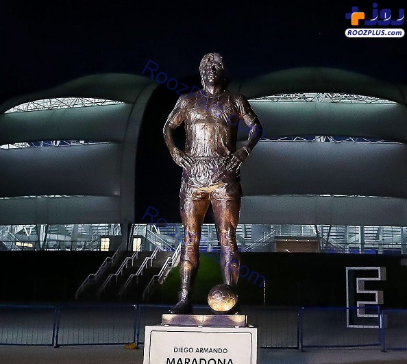 رونمایی از مجسمه مارادونا با حضور مسی