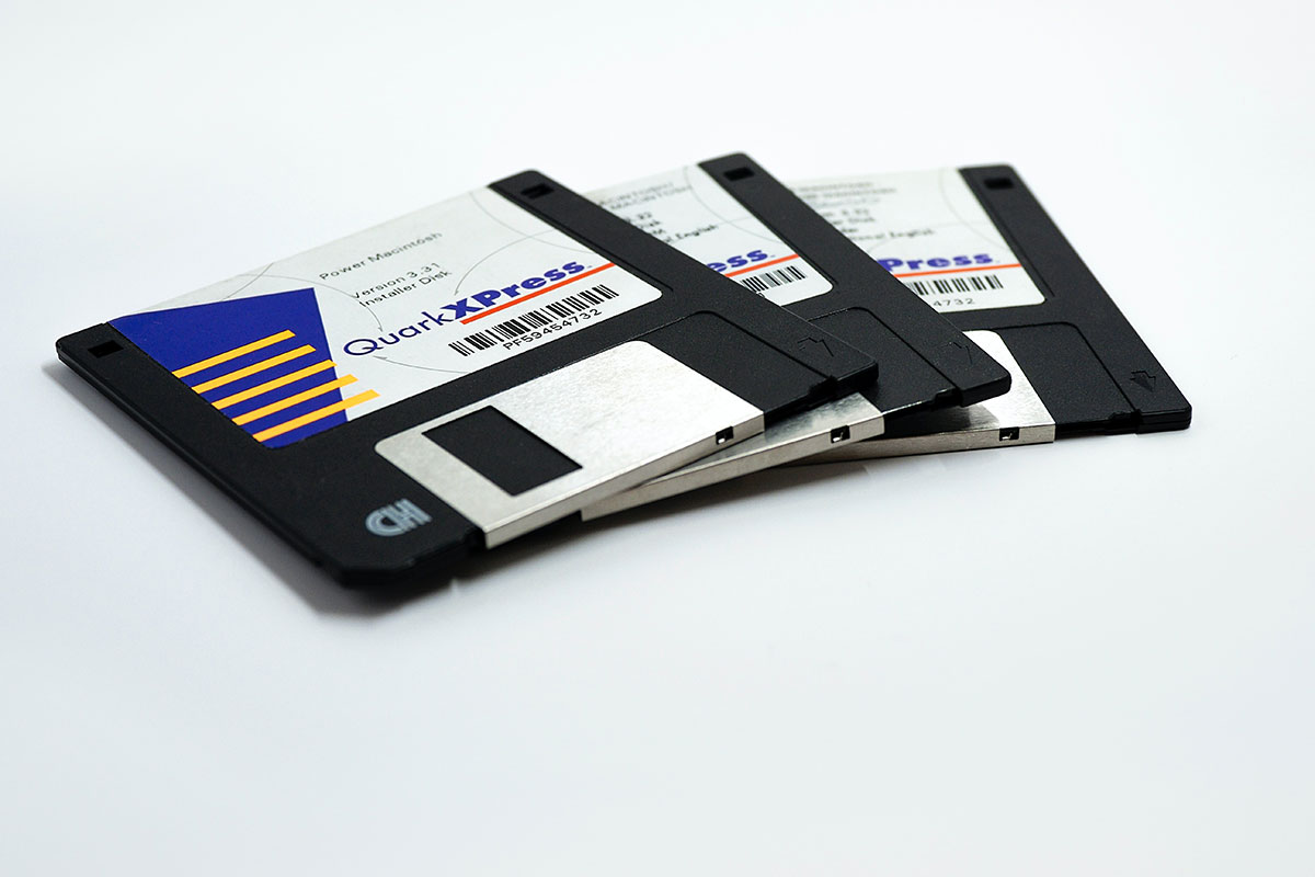 فلاپی دیسک چیست و آیا هنوز کاربرد دارد؟