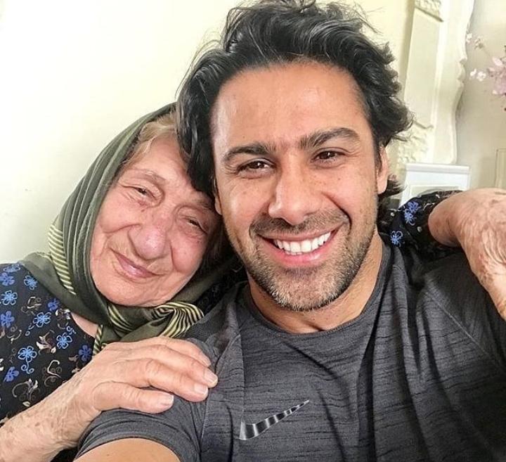 فرهاد مجیدی در کنار مادرش + عکس