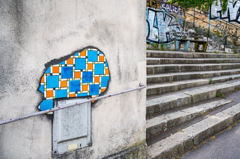 این هنرمند تَرَک‌های خیابان‌ها را تبدیل به آثار هنری خیره‌کننده برای رهگذرها کرده است