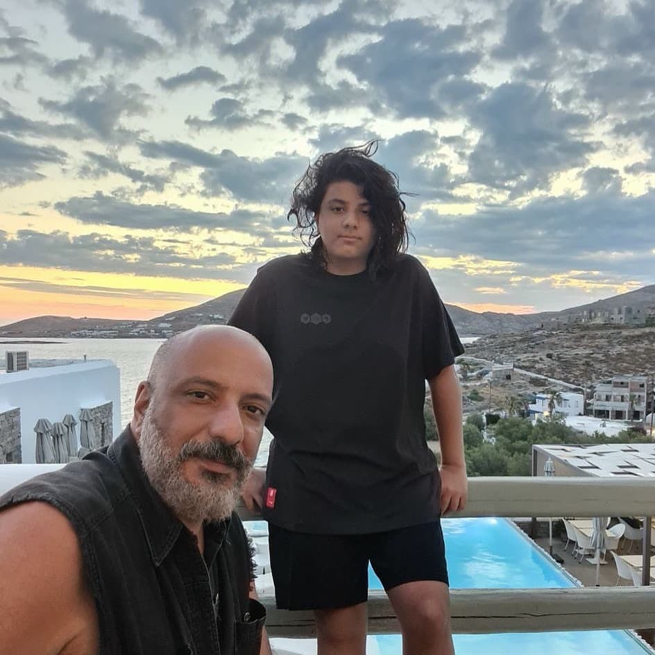 خوشگذرانی امیر جعفری با پسرش  در یونان