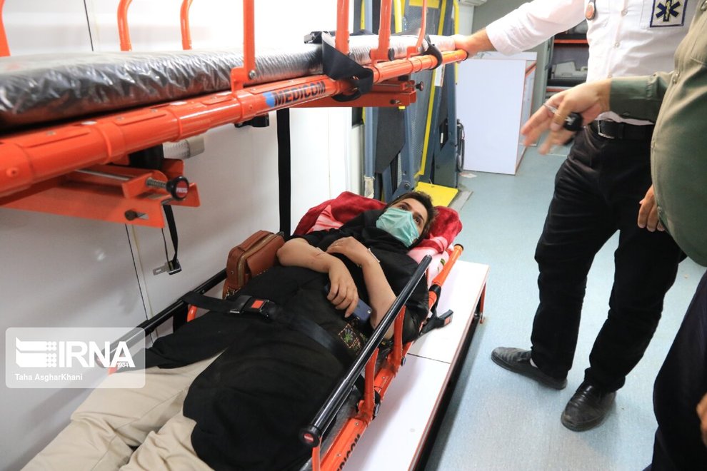 خبرنگاران مجروح حادثه واژگونی اتوبوس + عکس