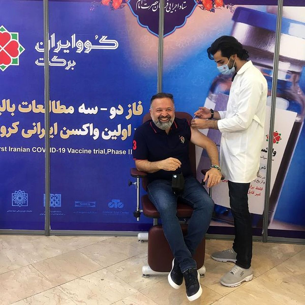 بازیگر ایرانی در حال تزریق دوز دوم واکسن ایرانی کرونا
