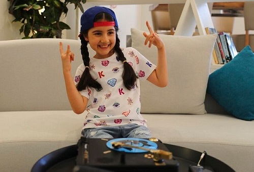 دختر ۹ساله در رقابت با معروف‌ترین دی‌جی‌های جهان