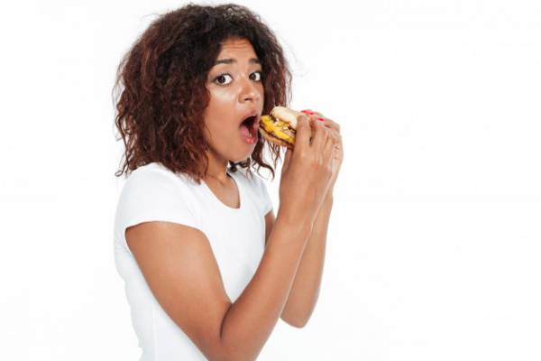 آیا خوردن غذاهایی که نیاز به جویدن دارد به کاهش وزن کمک می‌کند؟