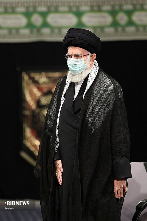 عزاداری تک نفره رهبر انقلاب در حسینیه امام