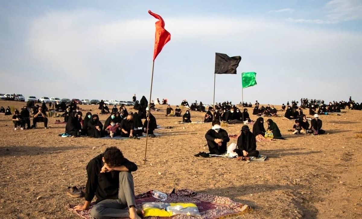 عزاداری حسینی در بیابان‌ توسط سمنانی ها +عکس