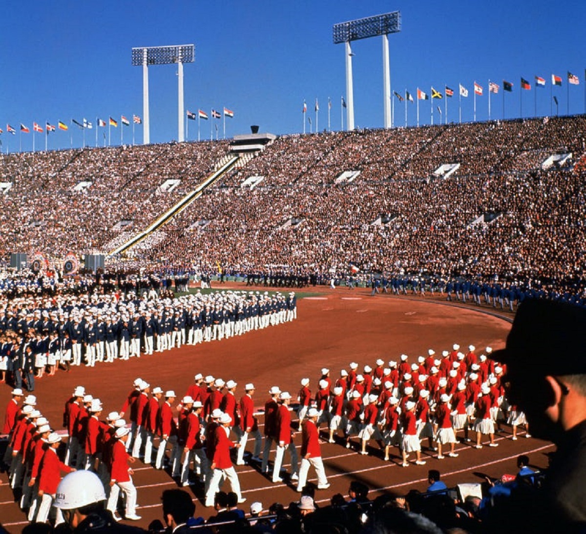 برترین یونیفرم‌ های تاریخ المپیک؛ از ردای ابرقهرمانی تا لباس هری پاتر