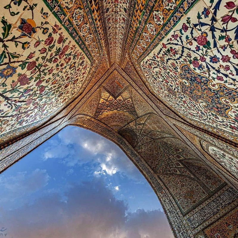 کاشی‌کاری چشم‌نواز مسجد وکیل شیراز + عکس