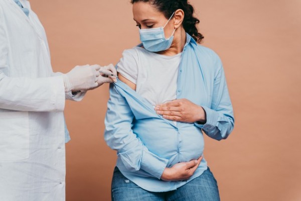 آیا آنتی بادی از مادر واکسینه شده به نوزاد منتقل می‌شود؟