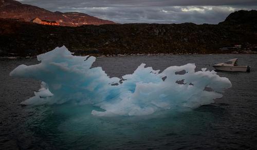 آب شدن یخ های قطبی در گرینلند + عکس